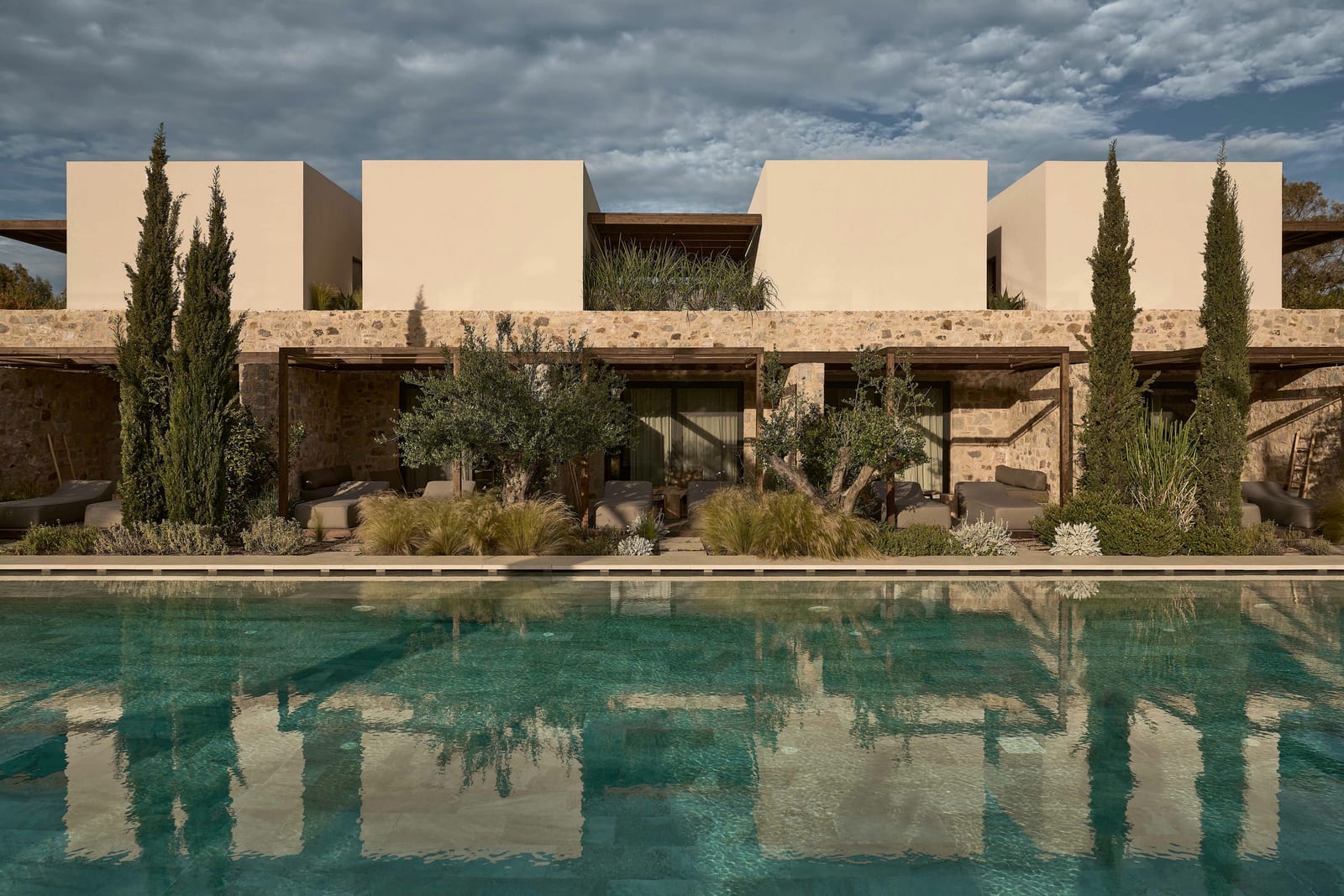 Mastrominas Architecture | THEROS ALL SUITE 度假酒店